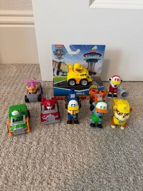 Paw Patrol Pup Squad Racers & Hero Figures w Removable Pup Packs